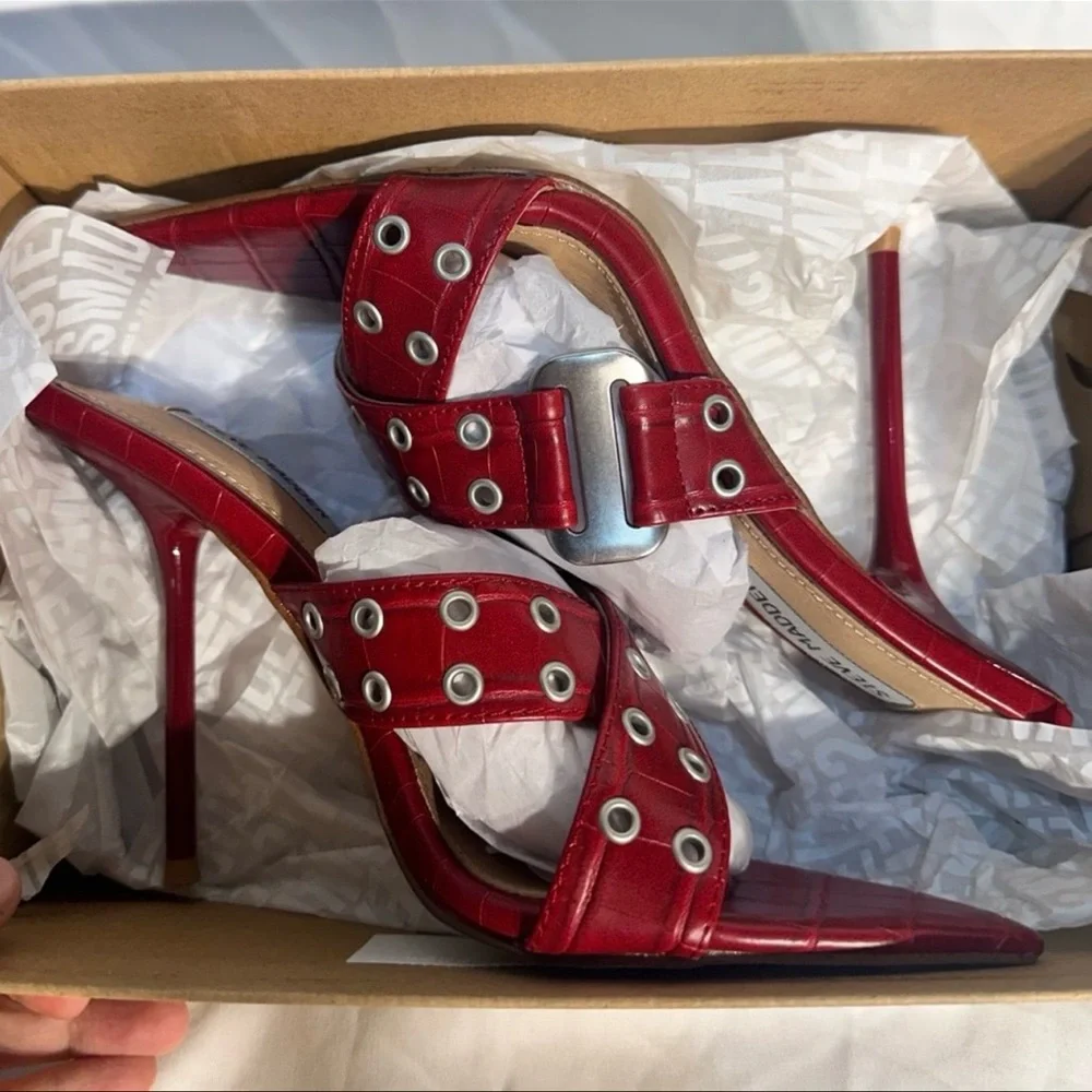 Steve Madden Inez Red Croc Grommet Buckle Women's‎ Heeled Sandals